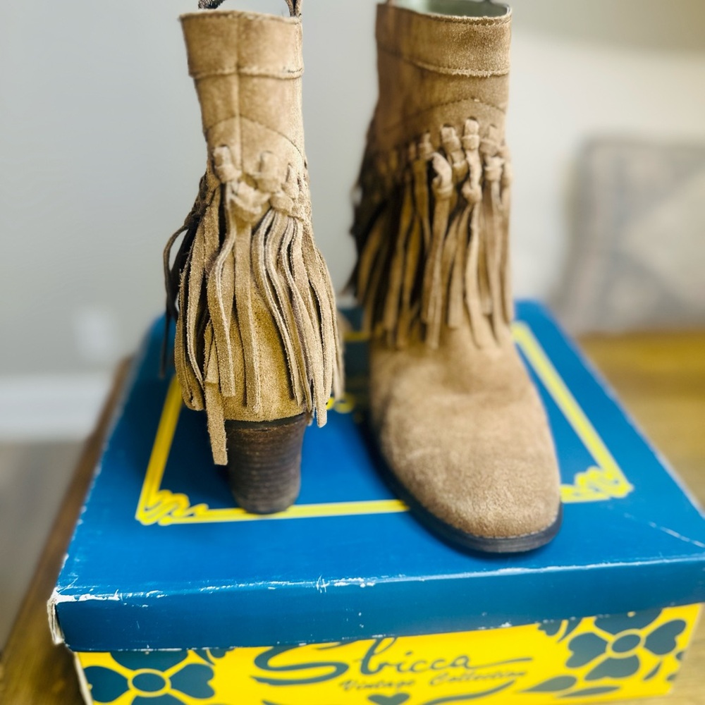 Sbicca Vintage Collection Fringed Tan Suede Ankle Boots Size 8.5 - Picture 4 of 9